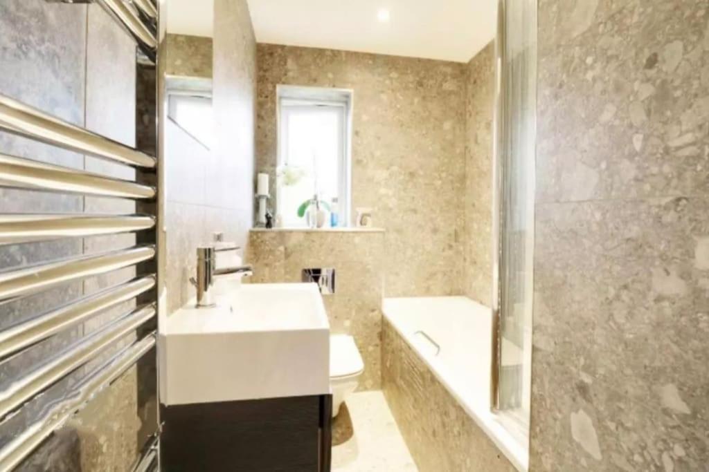 Willa Recently Renovated,Modern House. Train Station North Mymms Zewnętrze zdjęcie